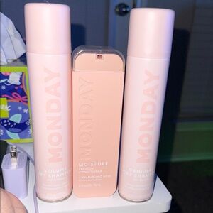 MONDAY Hair Care Set in Light Pink
